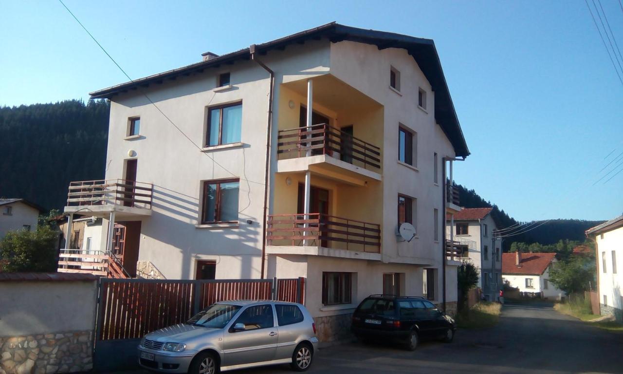 Guest House Lorian Madzhare Exterior foto